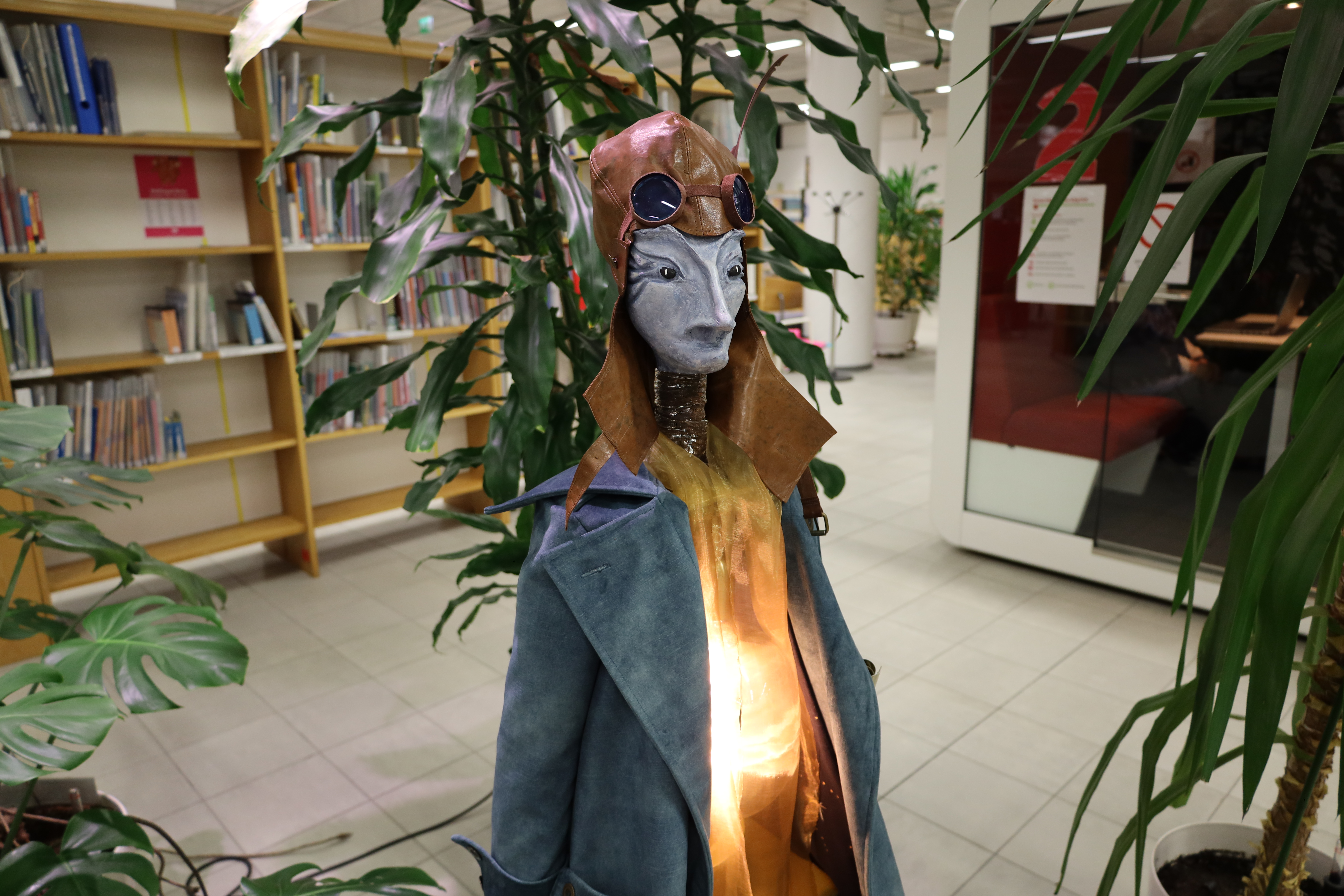 Kirjaston maskotti Lappeenrannan pääkirjastossa.